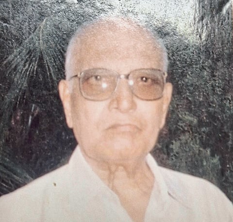 वडिलांच्या जन्मशताब्दीनिमित्त
मुलीची सामाजिक बांधिलकी