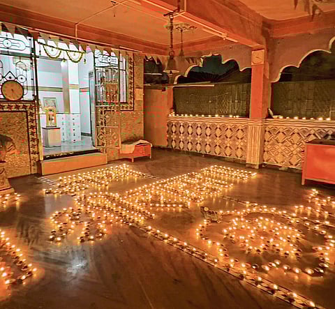 पाईट येथील मंदिरांमध्ये पणत्यांचा लखलखाट