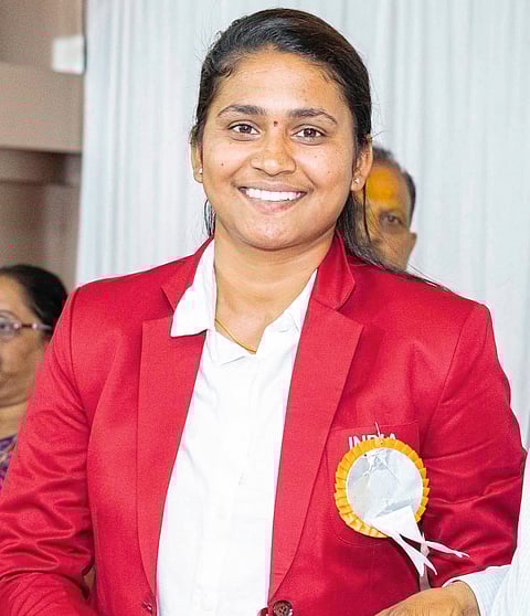 बारामतीची रेश्मा पुणेकर 
करणार चीनमध्ये नेतृत्व