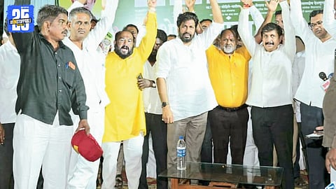 Bacchu Kadu addresses farmers at ‘Asud Melava’; slams government policies and caste politics.