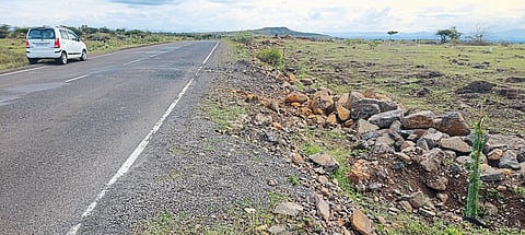 सार्वजनिक बांधकाम विभागाच्या निष्काळजीपणामुळे अपघात