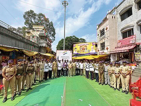 आळंदीत पोलिस बँडद्वारे देशभक्तिपर गीते