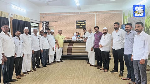 CPI workers and farmers stage a sit-in protest outside Parner Tehsil Office demanding fair compensation for rain-damaged crops.