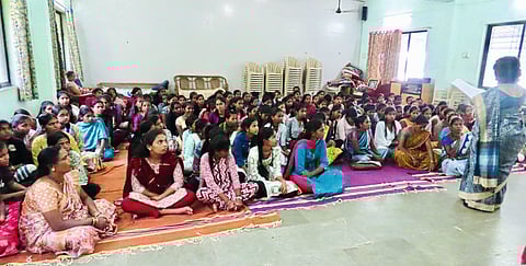 बोरघरमध्ये ‘जागरूक मी, सक्षम मी’ अंतर्गत मार्गदर्शन शिबिर