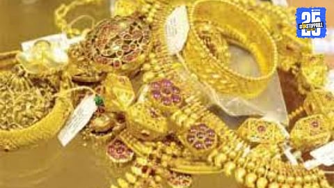 Ahilyanagar’s Saraf Market in shock after goldsmith flees with 2 kg of gold worth ₹1 crore; police investigation underway.