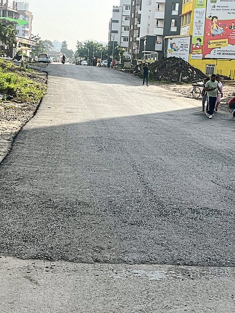 रावेतमधील श्रीराम चौकातील रस्त्याचे अखेर डांबरीकरण