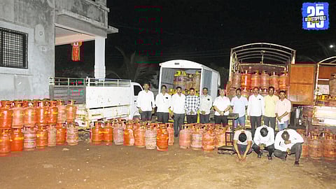 Local crime branch officials raid an illegal gas refilling center at Chichondi Patil, Solapur — several cylinders seized in the operation.