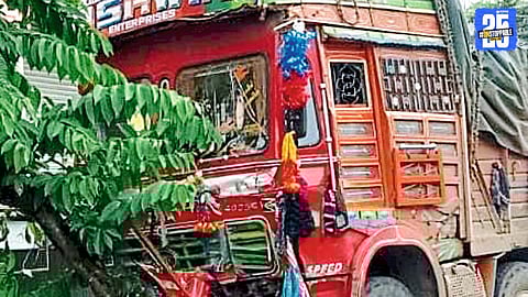 Karad: Seven passengers injured as a truck rammed into an ST bus; treatment continues at sub-district hospital.