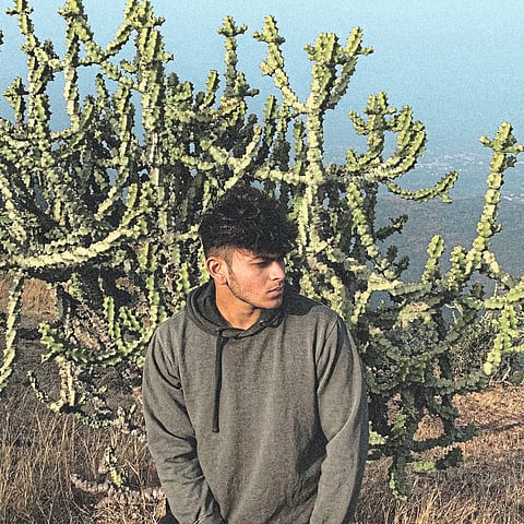 स्वप्नांच्या वाटेवर काळाचा घाला