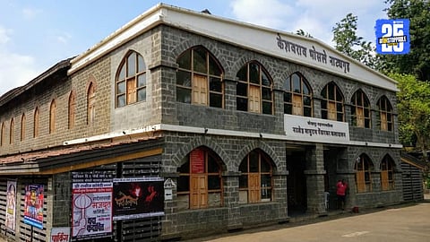 Kolhapur stage persons protest to the stage