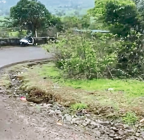 लोहगड-भाजे रस्ता
दुरवस्थेमुळे धोकादायक