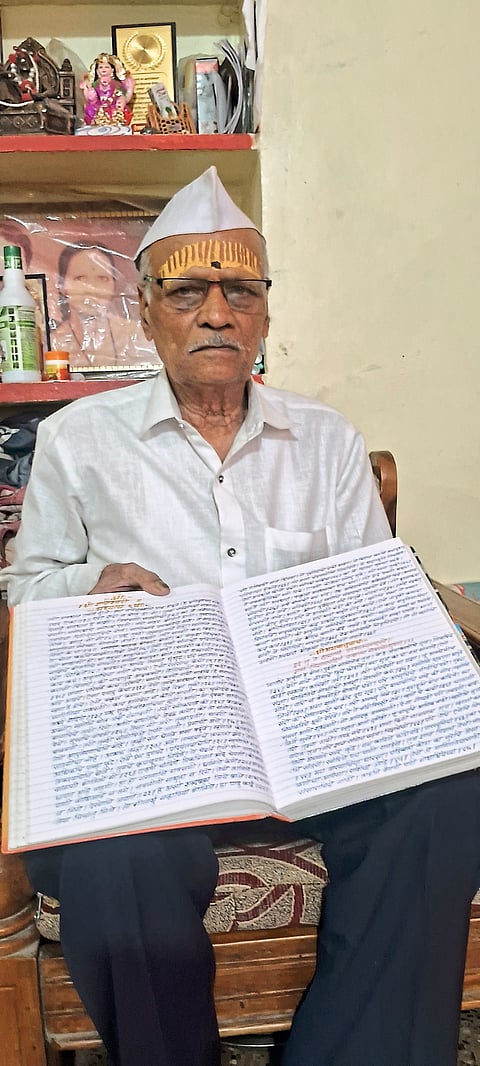 हें शब्दब्रह्म अशेष । तेचि मूर्ति सुवेष ।जेथ वर्णवपु निर्दोष । मिरवत असे ॥