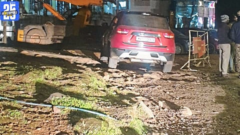 Mahabaleshwar officials conduct midnight action against an illegal roadside stall operating under election code cover.