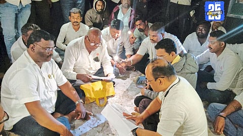 Swabhimani Shetkari Sanghatana activists blocking sugarcane-laden trucks, demanding fair prices for farmers.
