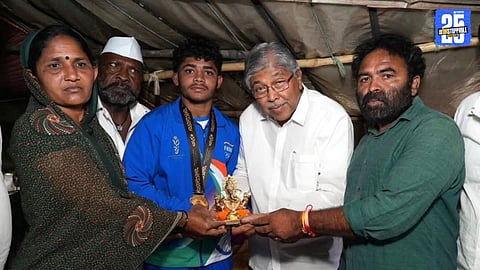 Chandrakant Patil honors Sunny Phulmal after winning gold