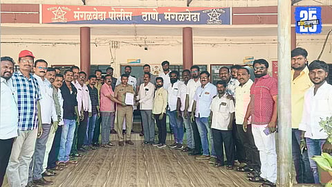 Sakal Maratha members protest in Mangalwedha demanding immediate action against those accused of plotting the murder of Manoj Jarange Patil.