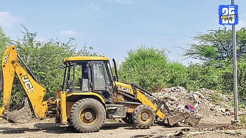 Solapur Municipal Corporation’s clean-up team removes 83 tons of garbage from 21 city locations using heavy machinery.