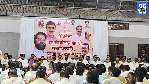 Rajendra Yadav addressing the Shiv Sena–Yashwant Vikas Aghadi rally in Karad.