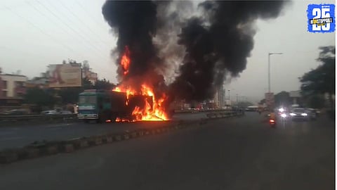 Pune Navale Bridge Accident : पुण्यात नवले पूलाजवळ भीषण अपघात! , दोन ट्रकची धडक, कार जळून खाक ; सात जणांचा मृत्यू