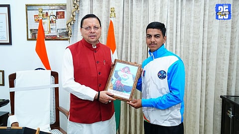 16-year-old climbs Mount Everest