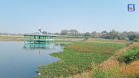 lake statue constrction Delay work