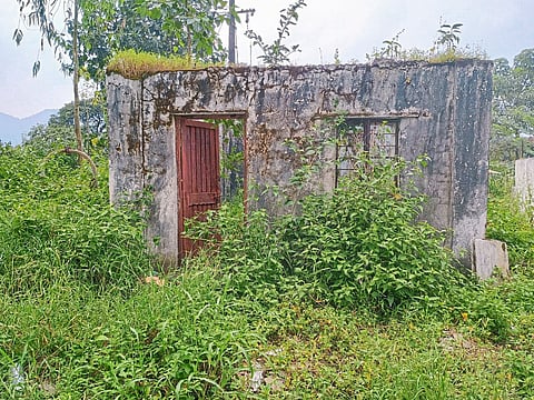 कोळवणमध्ये केवळ इमारतीच्या भींतीच शिल्लक