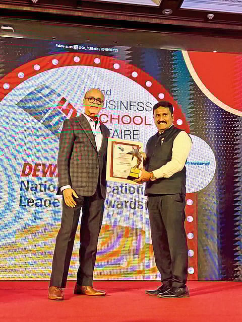 ‘बेस्ट इमर्जिंग स्कूल’;
‘बेस्ट टीचर’ पुरस्कार