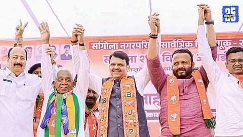 CM Devendra Fadnavis addressing a large crowd in Sangola, stressing equal development of villages and cities.”