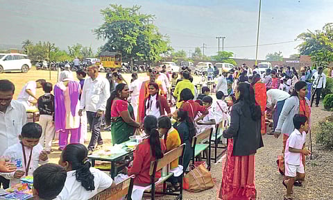 देवाचीजाळीतील श्री श्री ज्ञानमंदिरात आनंद मेळावा