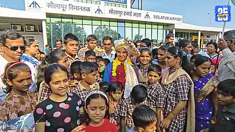 World champion Ganga receives a grand and emotional welcome from Solapur citizens after India’s Blind Cricket World Cup victory.