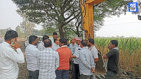 Shivde Protest: Farmers stop road widening work demanding pending land compensation.