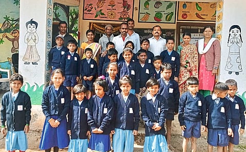 आंबेगाव तालुक्यात स्वेटर वाटप