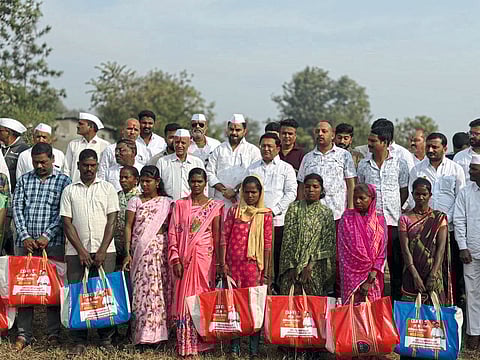 कोळवणला २५० कुटुंबांना
अन्नधान्य किटचे वाटप