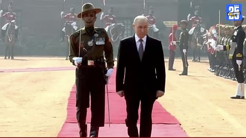 Lt Colonel Harshavardhan Dhekne from Pune district presents Guard of Honour to Russian President Vladimir Putin