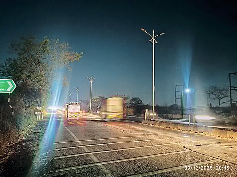 देहूरोड कॅन्टोन्मेंट परिसरात
महामार्गावरील पथदिवे बंद