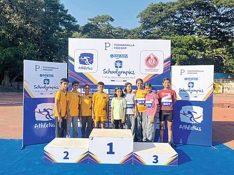 अभिनव, आर्यन्स वर्ल्डला दुहेरी विजेतेपद