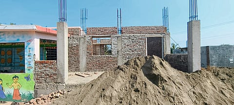 पिसुर्टी शाळेच्या वर्गखोलीचे बांधकाम रखडले