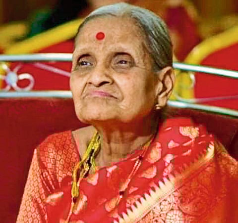 सुरेखा हरिदास यांचे निधन