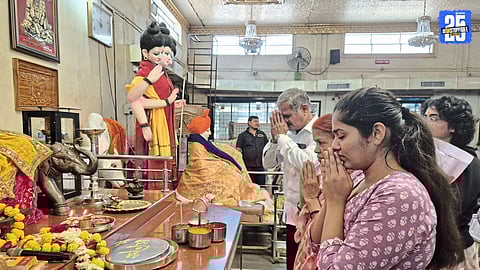 Devotees lining up for Swami Samarth darshan in Akkalkot as traffic congestion grips the town during holidays.