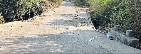 लवळे येथील रस्त्याची अखेर दुरुस्ती