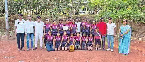 वाफळेचा मोठा गट मुलींचा खो - खो व धावणेत तालुक्यात दोन मुली अव्वल