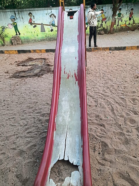 वैष्णोमाता शाळेतील समस्या सुटेनात