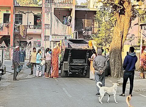 घंटागाडी ठराविक वेळी
येत नसल्याने गैरसोय