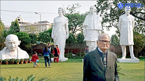Indian Sculptors Ram Sutar
