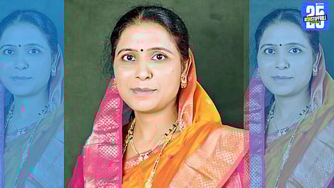 Rahimatpur Nagaradhyaksha Vaishali Mane receiving greetings after assuming office.