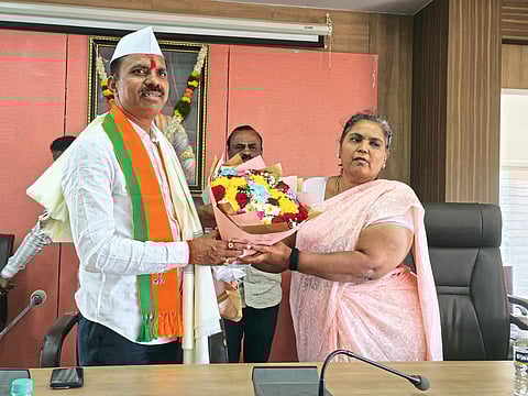 वाई:-पालिका प्रशासनाच्यावतीने नगराध्यक्ष व सर्व सदस्यांचे स्वागत.