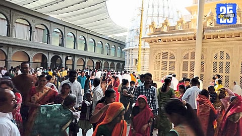 Shegaon Gajanan Maharaj Temple crowd during Christmas holidays