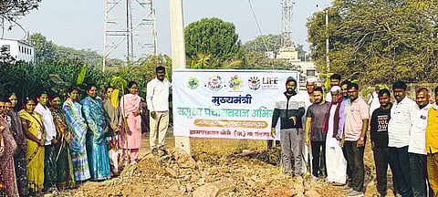 पंचायतराज अभियानांतर्गत भोसे येथे पाच हजार वृक्षांची लागवड.