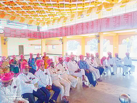 बोरी बुद्रुक विद्यालयात ५१ वर्षांनी पुन्हा भरला आठवणींचा वर्ग