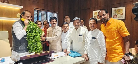 तिर्थक्षेत्र आघाडीच्या नगरसेवकांनी शहरातील प्रश्नावर उपमुख्यमंत्री पवारांची घेतली भेट